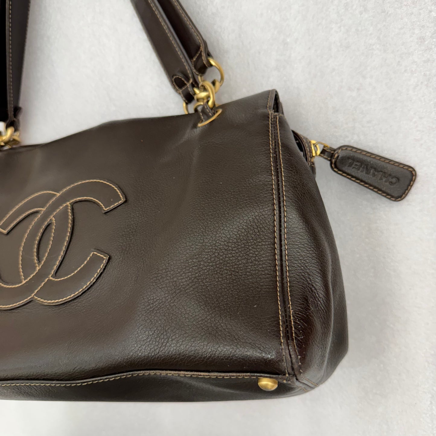 CHANEL Vintage Rare Dark brown Lambskin CC logo shoulder bag