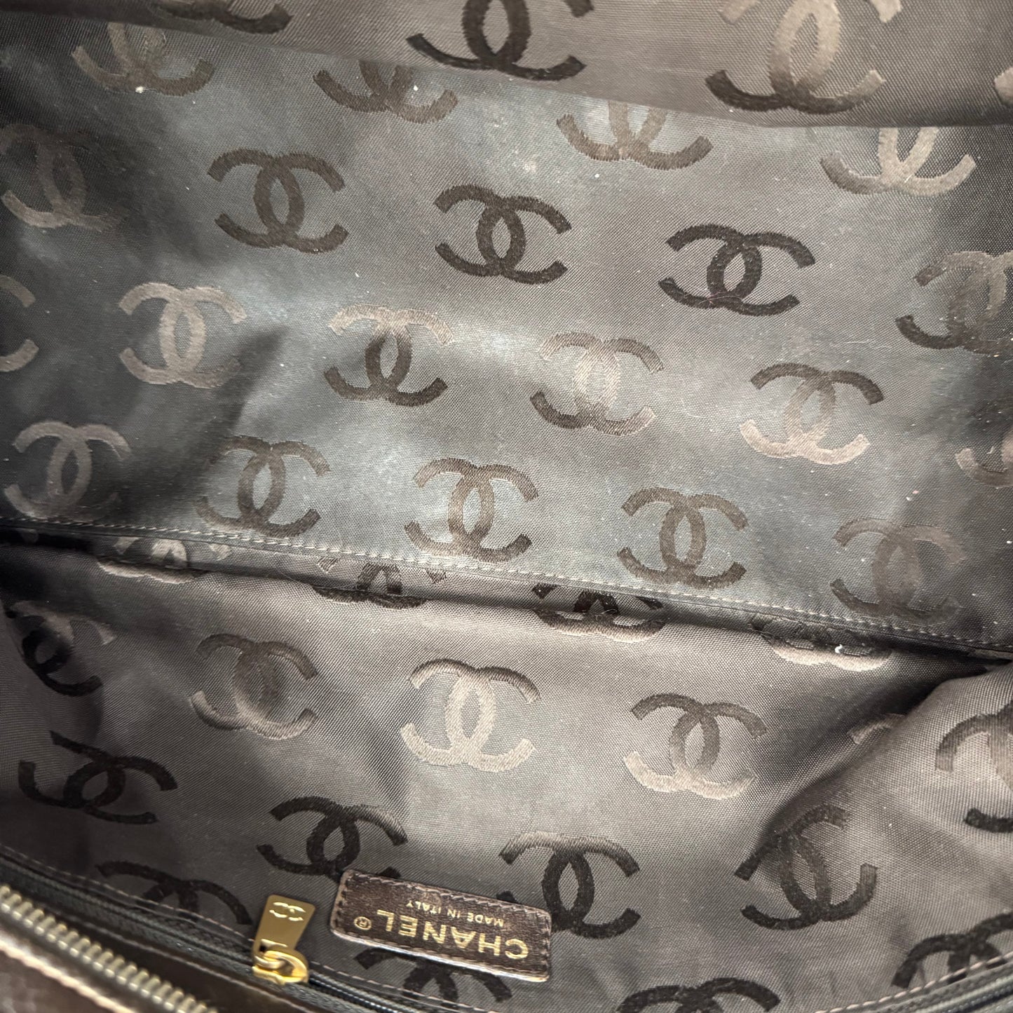 CHANEL Vintage Rare Dark brown Lambskin CC logo shoulder bag