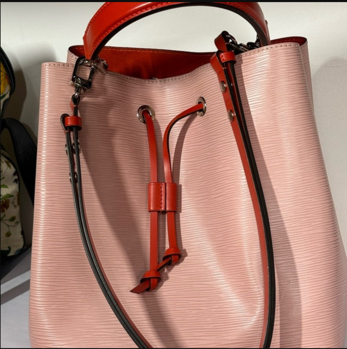 Louis Vuitton Pink/Red EPI Noe Crossbody/Shoulder bag MM