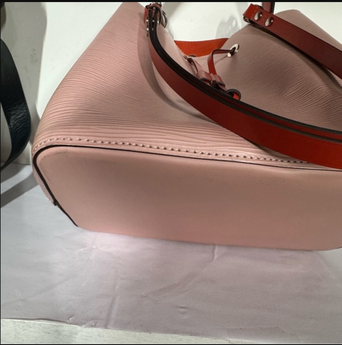 Louis Vuitton Pink/Red EPI Noe Crossbody/Shoulder bag MM
