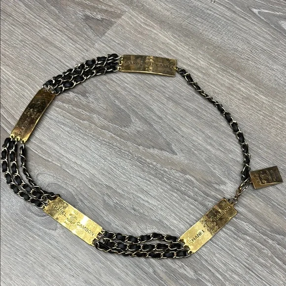 CHANEL Gold and Black Chain Belt