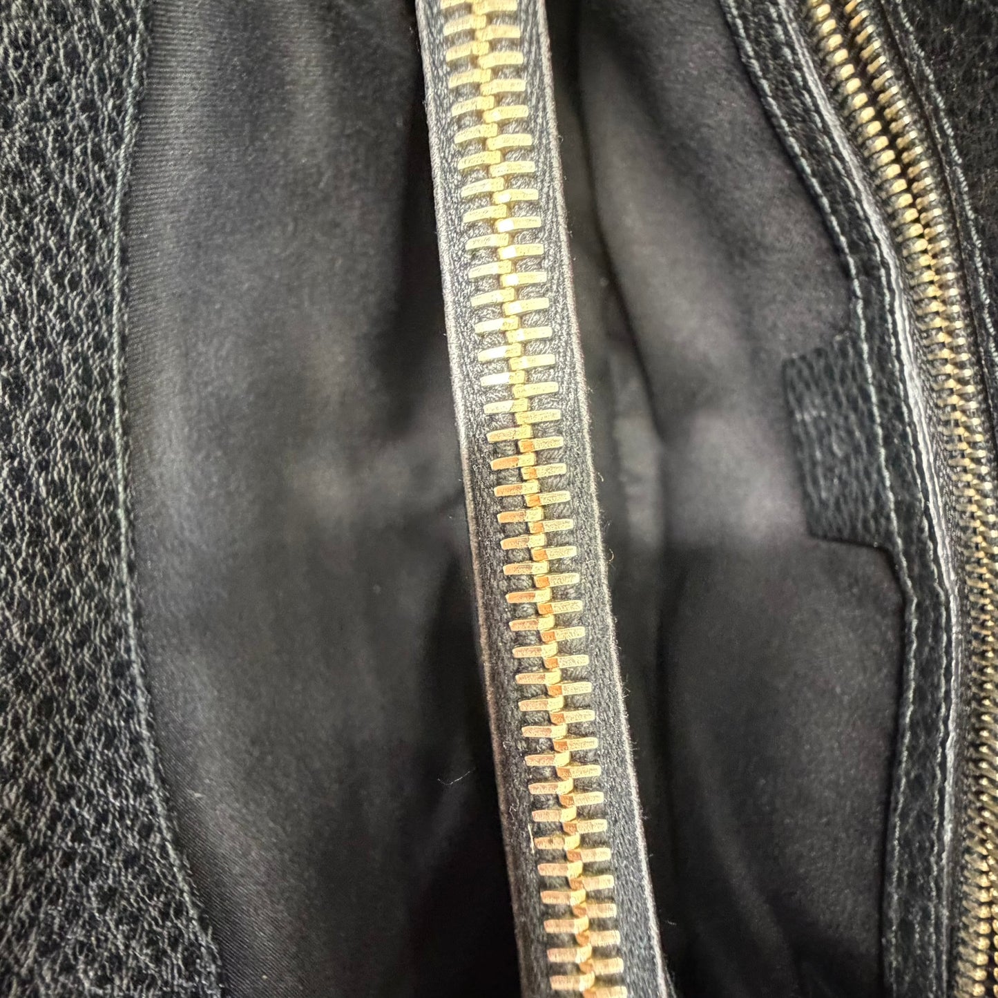 Gucci Black Pebbled Leather Vintage Sherry Line and Bamboo Ring Hand Bag