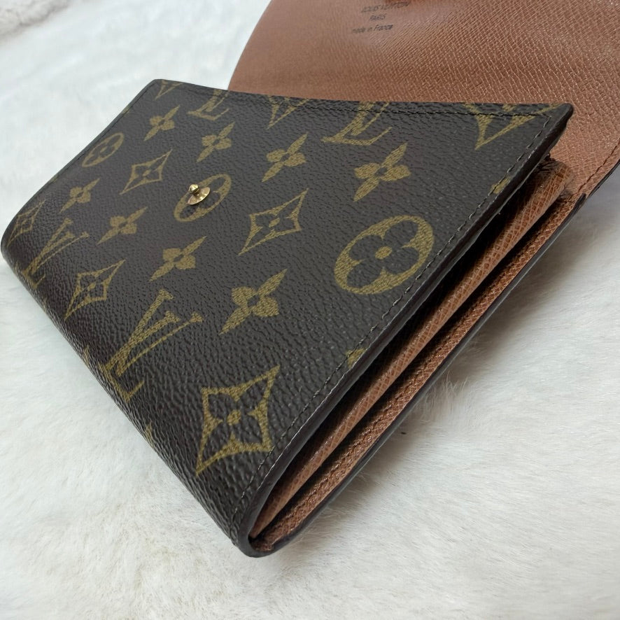 Louis Vuitton Dark Brown Sarah Wallet in Monogram canvas