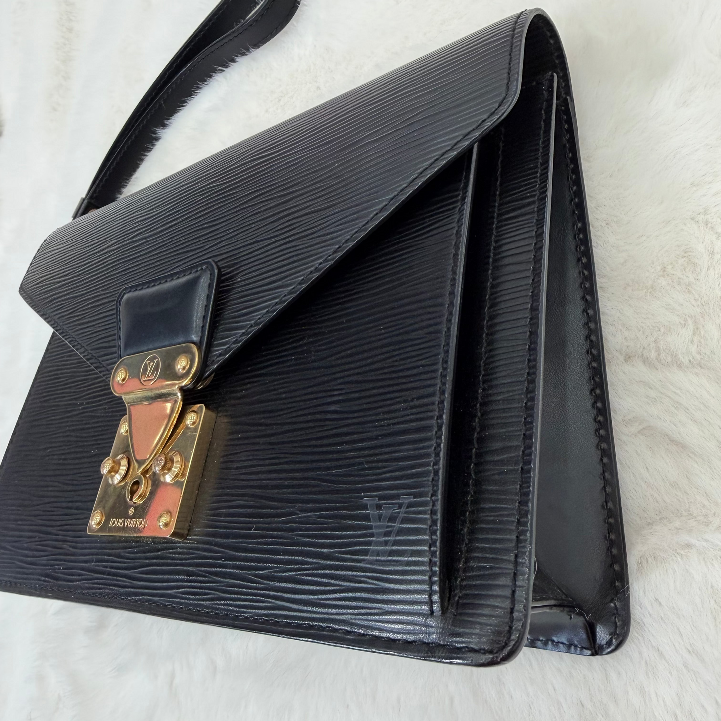Louis Vuitton Black Epi Dragonne Clutch