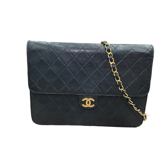 CHANEL Black quilted single flap Crossbody / Shoulder bag
