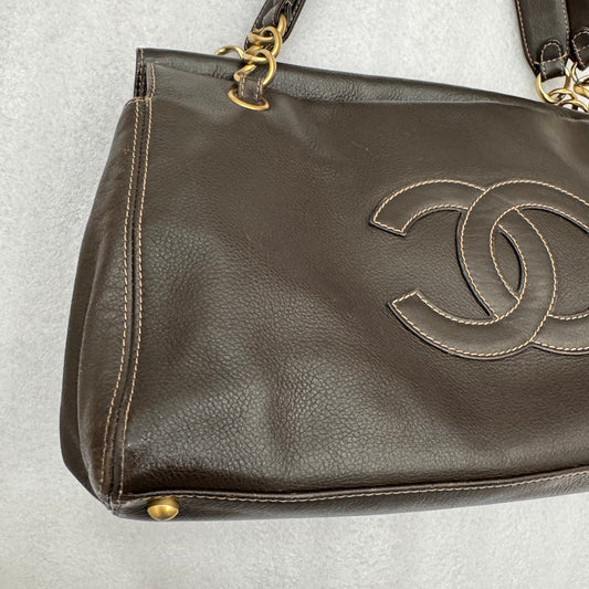 CHANEL Vintage Rare Dark brown Lambskin CC logo shoulder bag