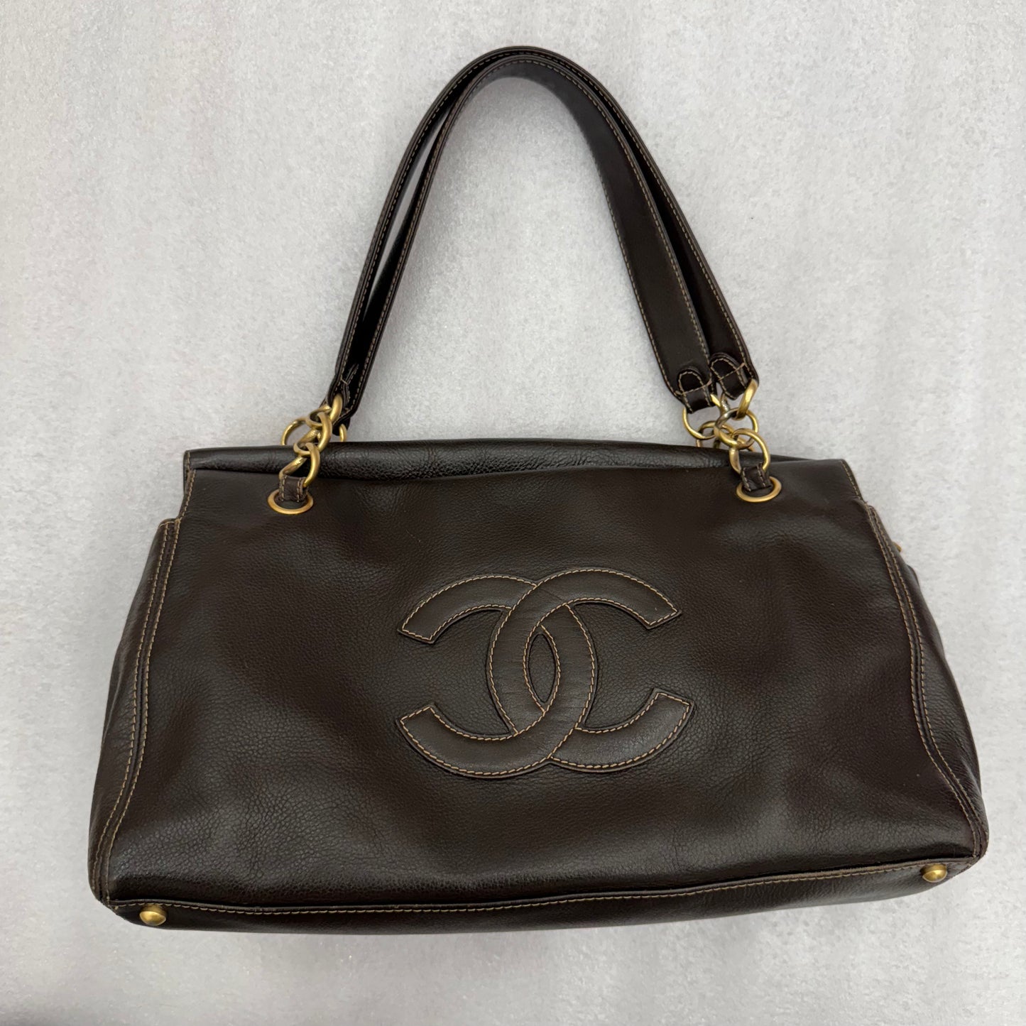 CHANEL Vintage Rare Dark brown Lambskin CC logo shoulder bag