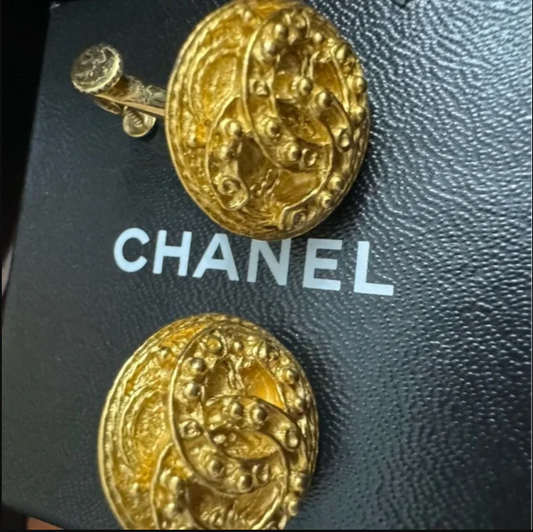 CHANEL EARRINGS. Gold toned clip-ons