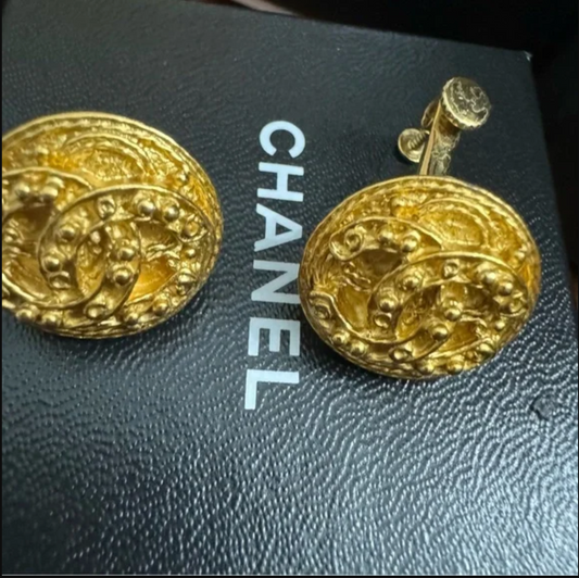 CHANEL EARRINGS. Gold toned clip-ons