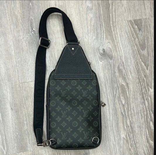 Louis Vuitton Avenue Sling  Body Bag