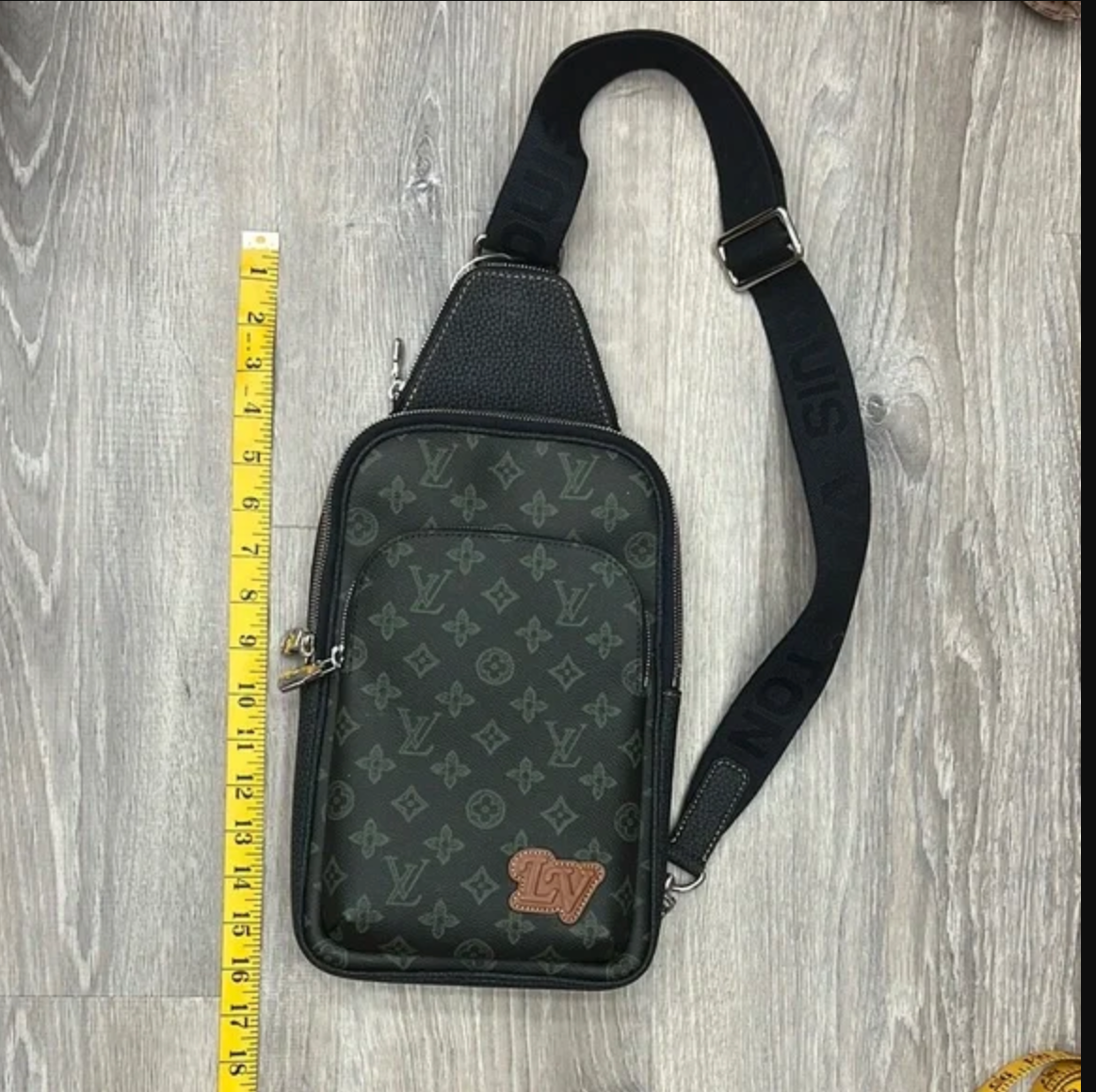 Louis Vuitton Avenue Sling  Body Bag