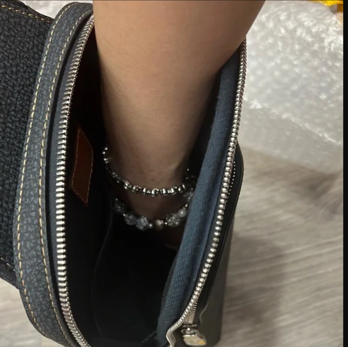 Louis Vuitton Avenue Sling  Body Bag