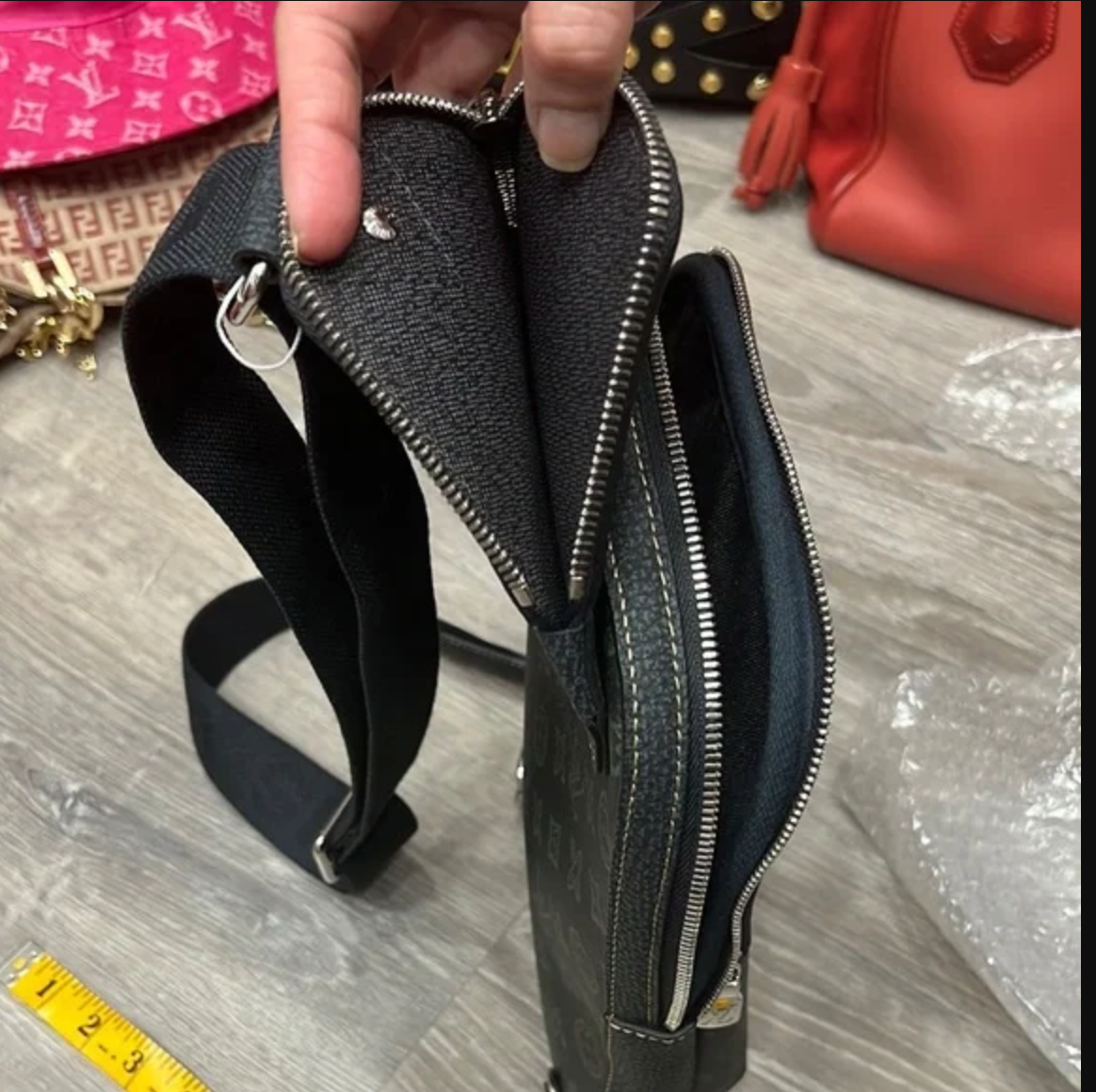 Louis Vuitton Avenue Sling  Body Bag