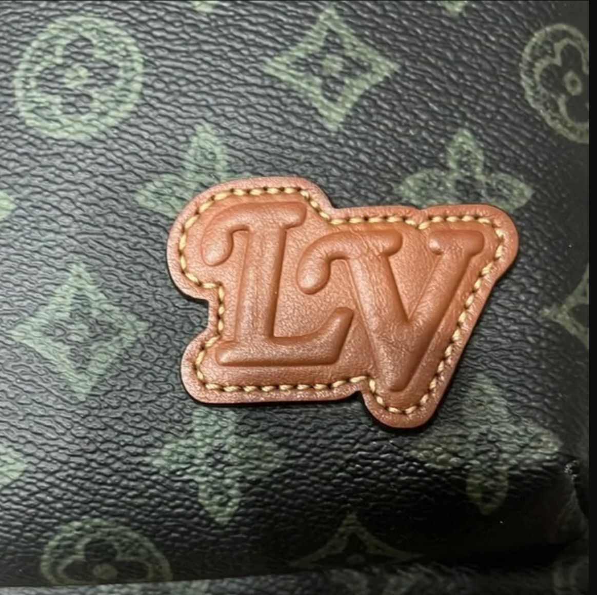Louis Vuitton Avenue Sling  Body Bag