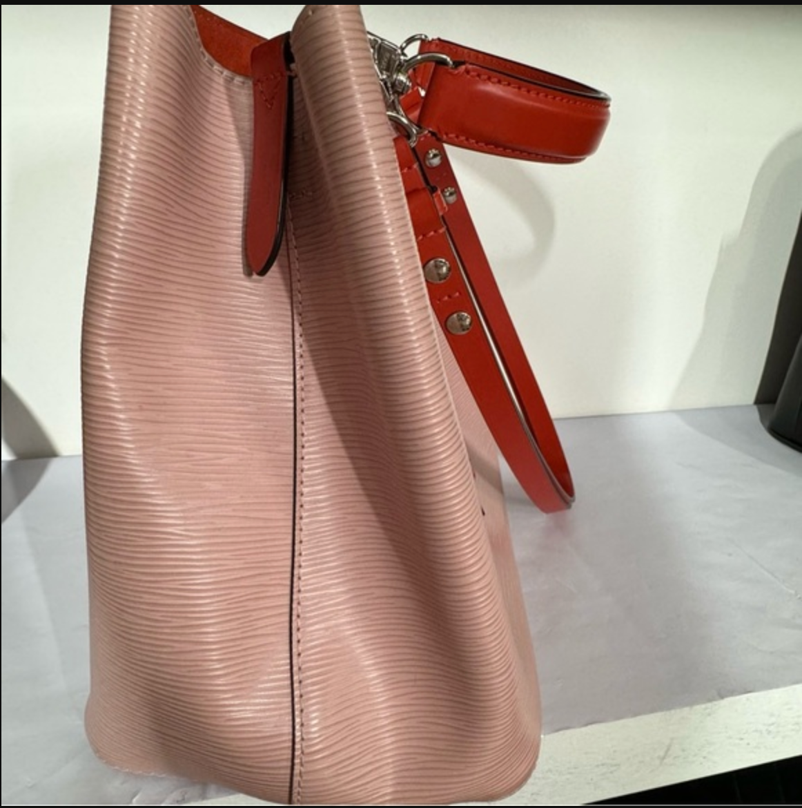 Louis Vuitton Pink/Red EPI  Noe Crossbody/Shoulder bag MM