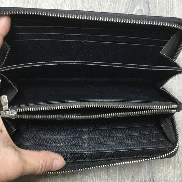 Louis Vuitton Black Epi Leather Zippy Wallet